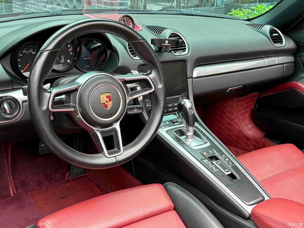 Porsche Boxster, 2019 все фото
