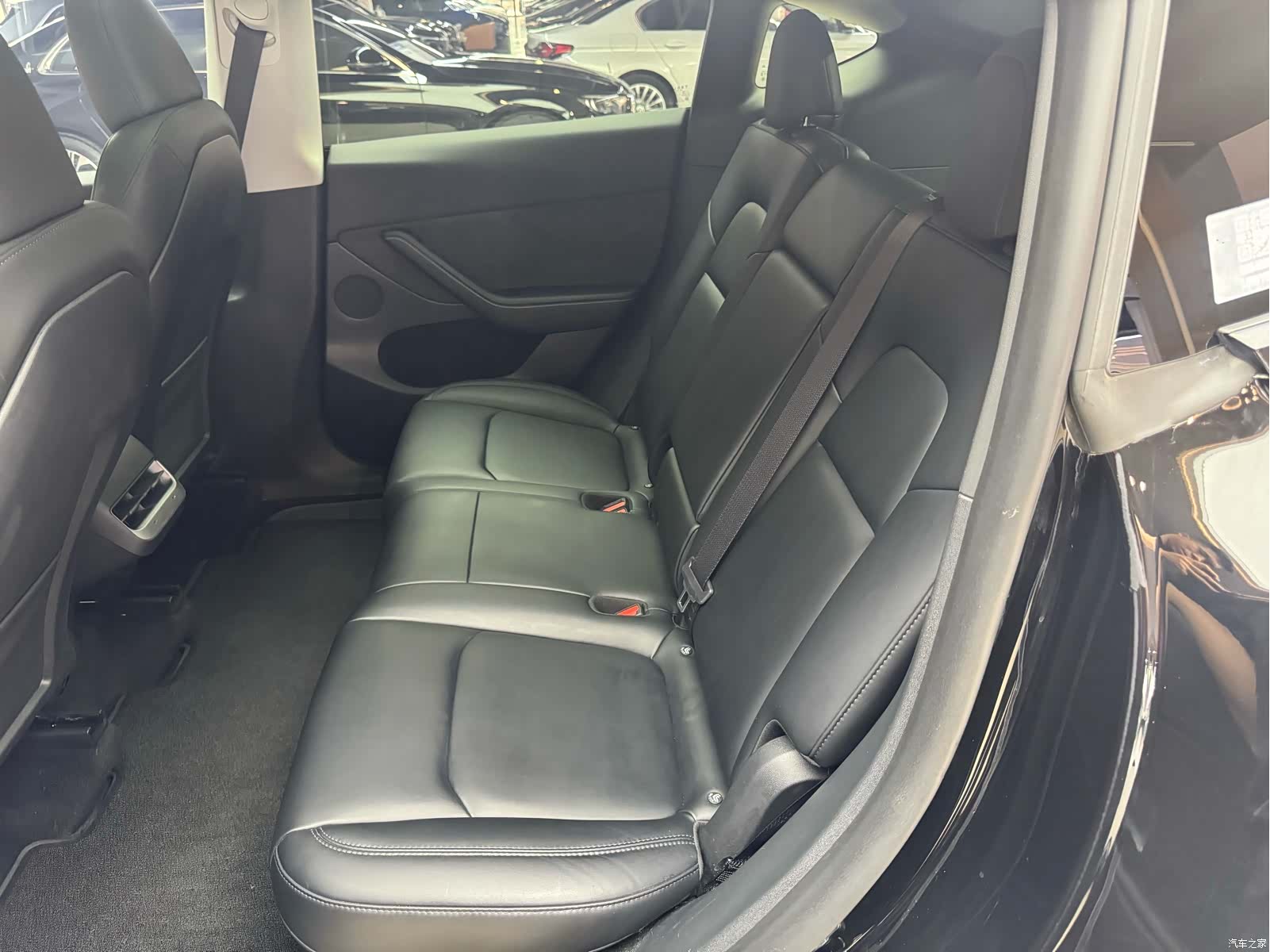 Tesla Model Y, 2023 15