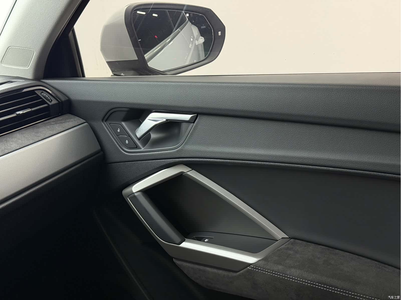 Audi Q3, 2022 11