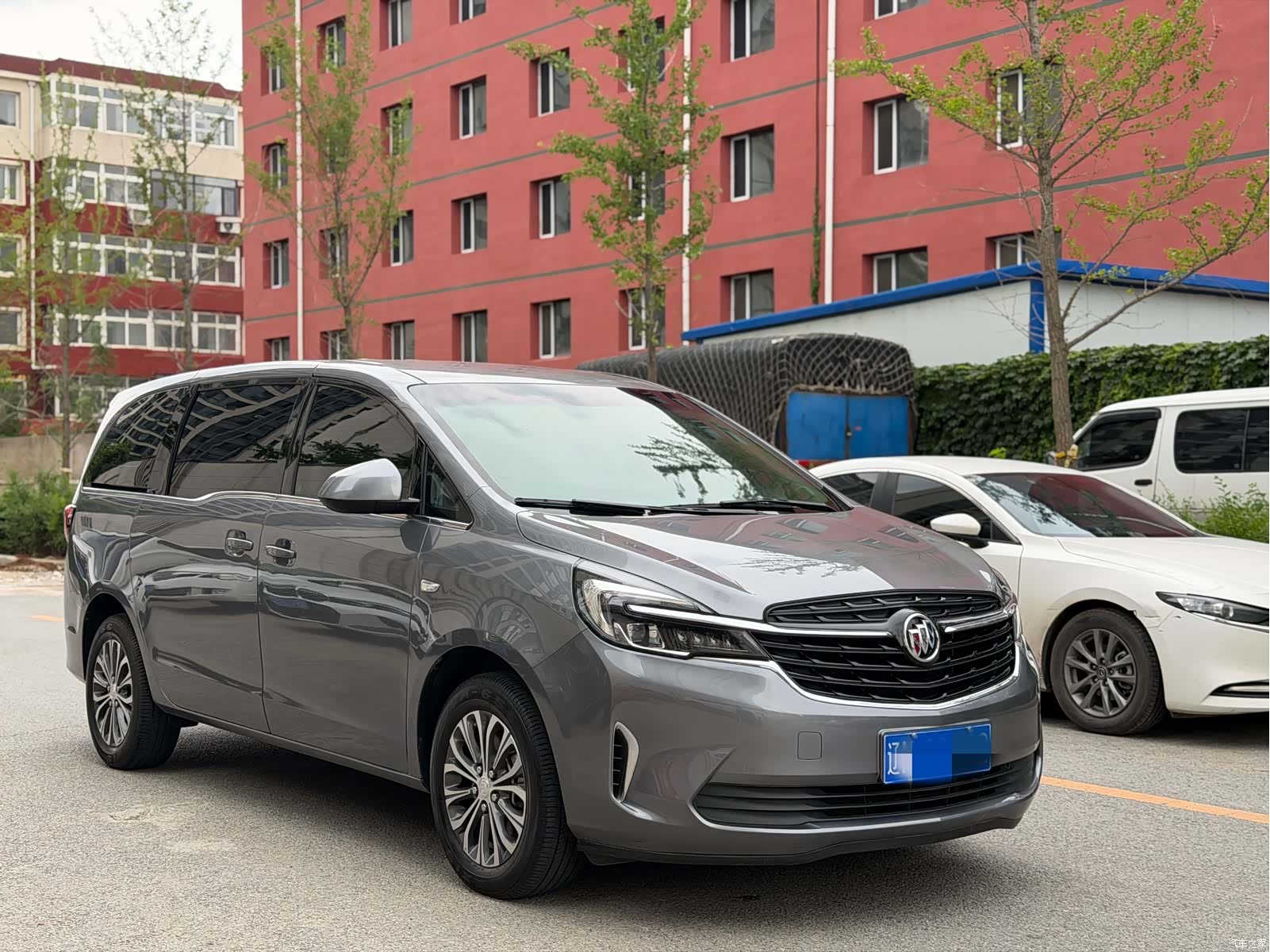 Buick GL8, 2022 3