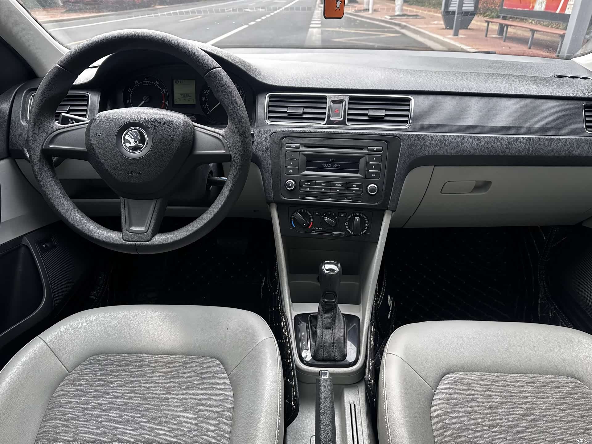 Skoda Rapid, 2017 12