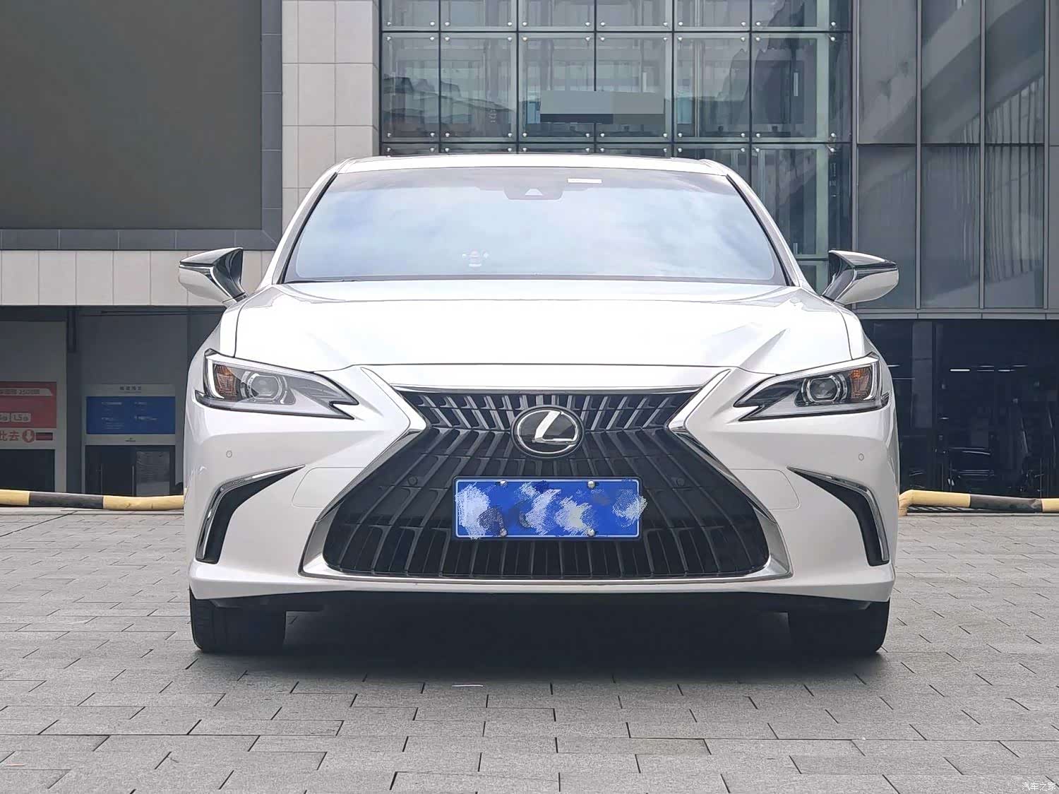 Lexus ES, 2023 2