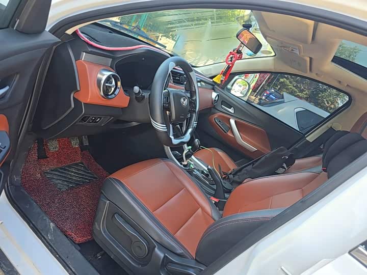 BAIC Huansu S3 2016 S3 L 1.5L МКПП zun xiang xing