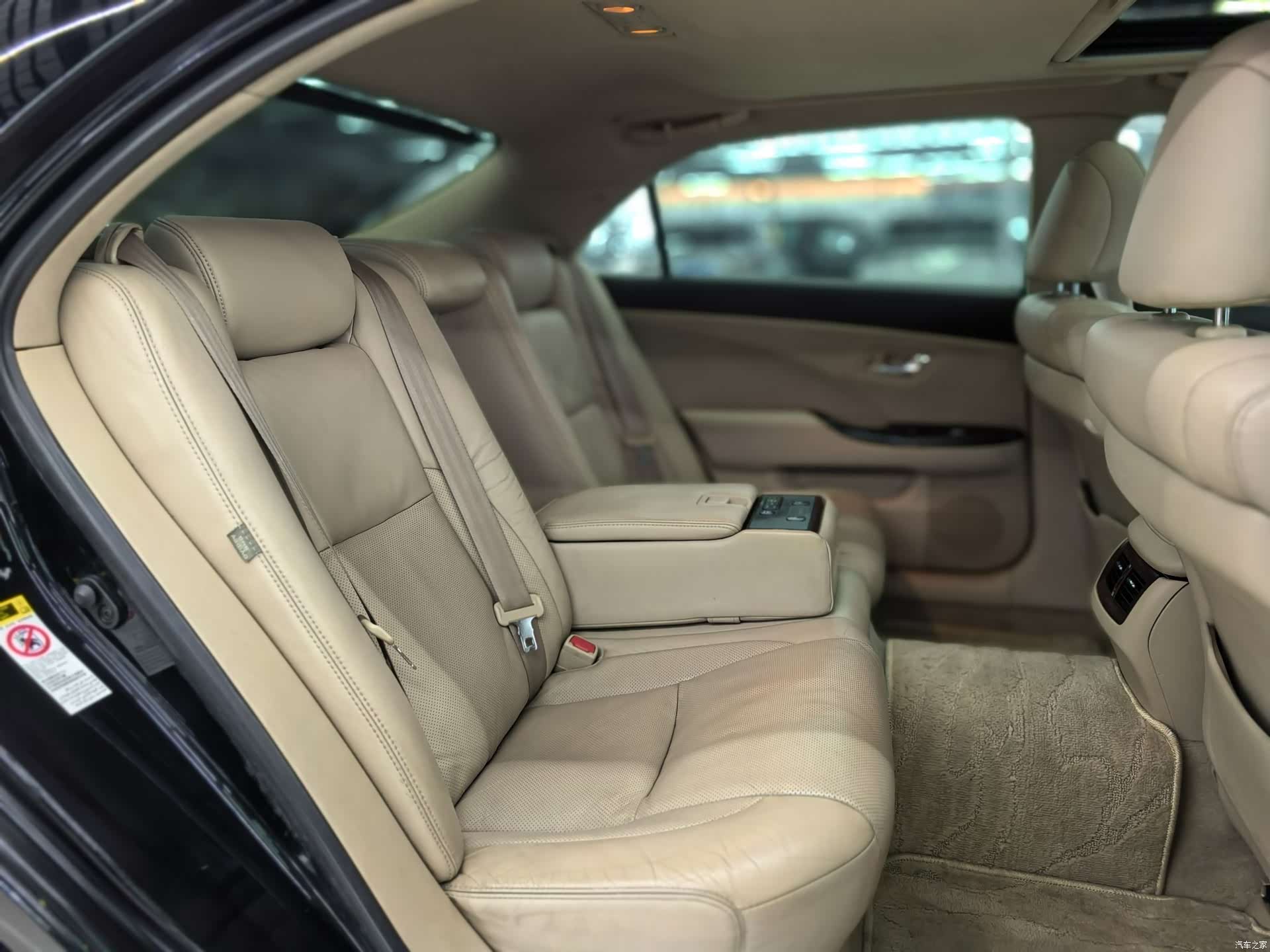 Toyota Crown, 2011 16