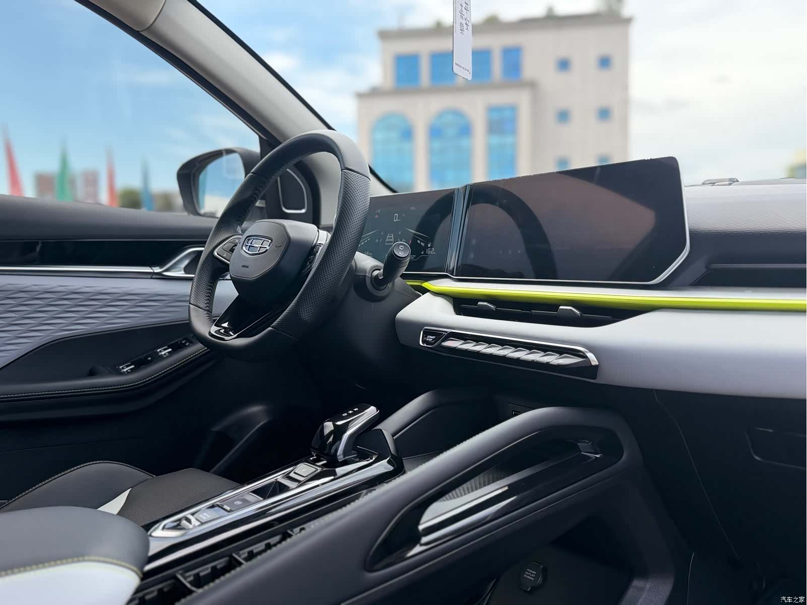 Geely Coolray, 2023 14