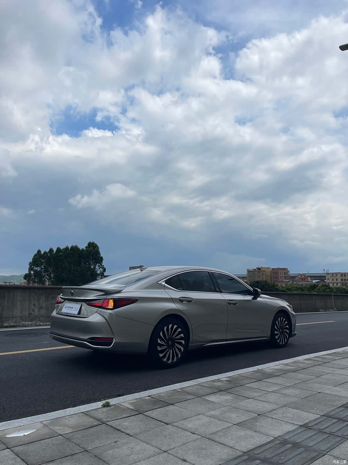 Lexus ES, 2023 9