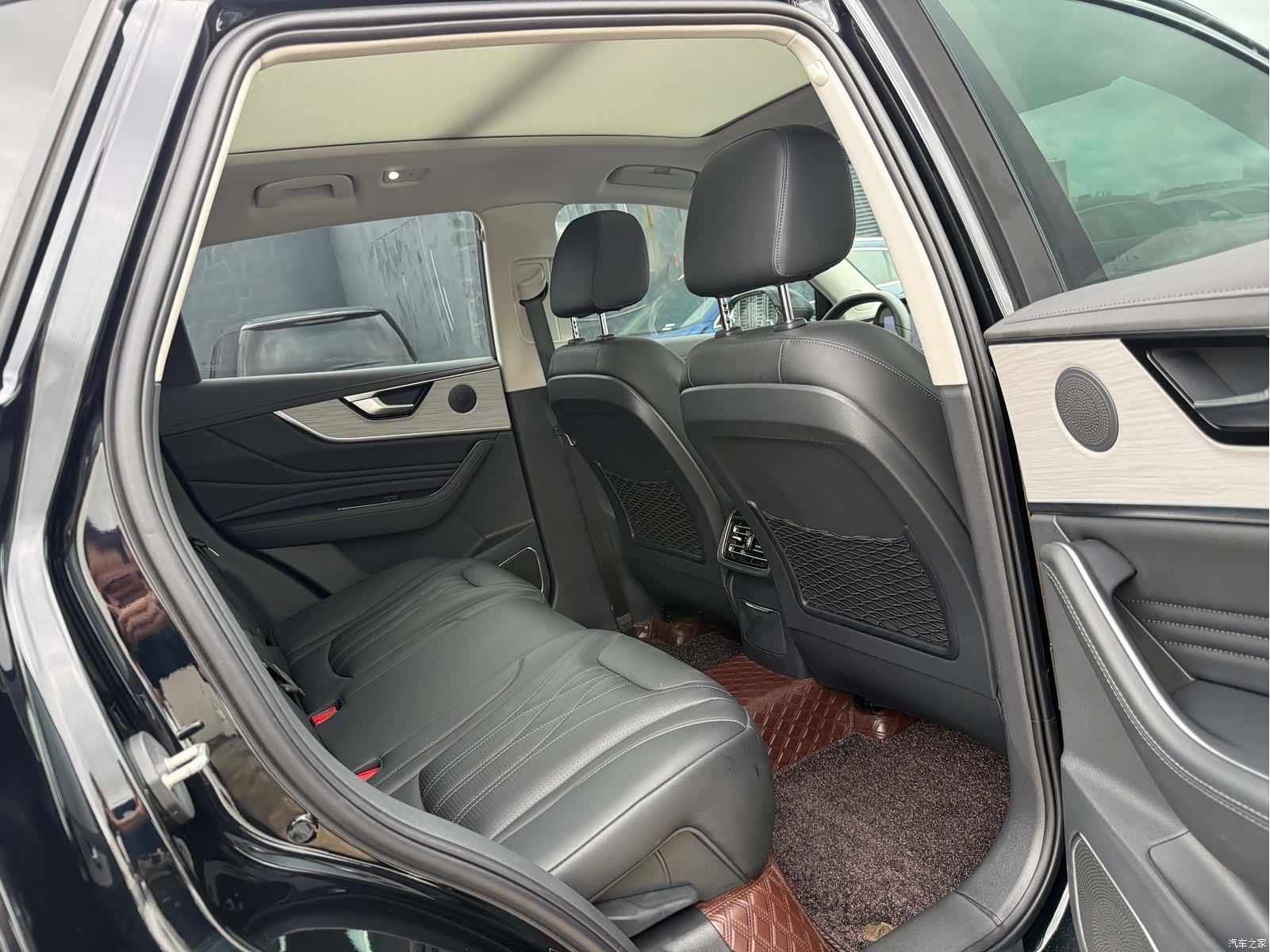 Hongqi HS5, 2024 12