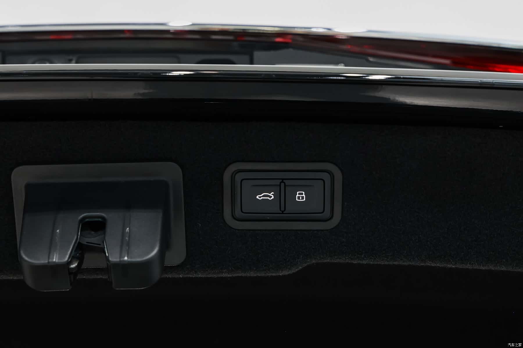Audi A8L, 2023 25