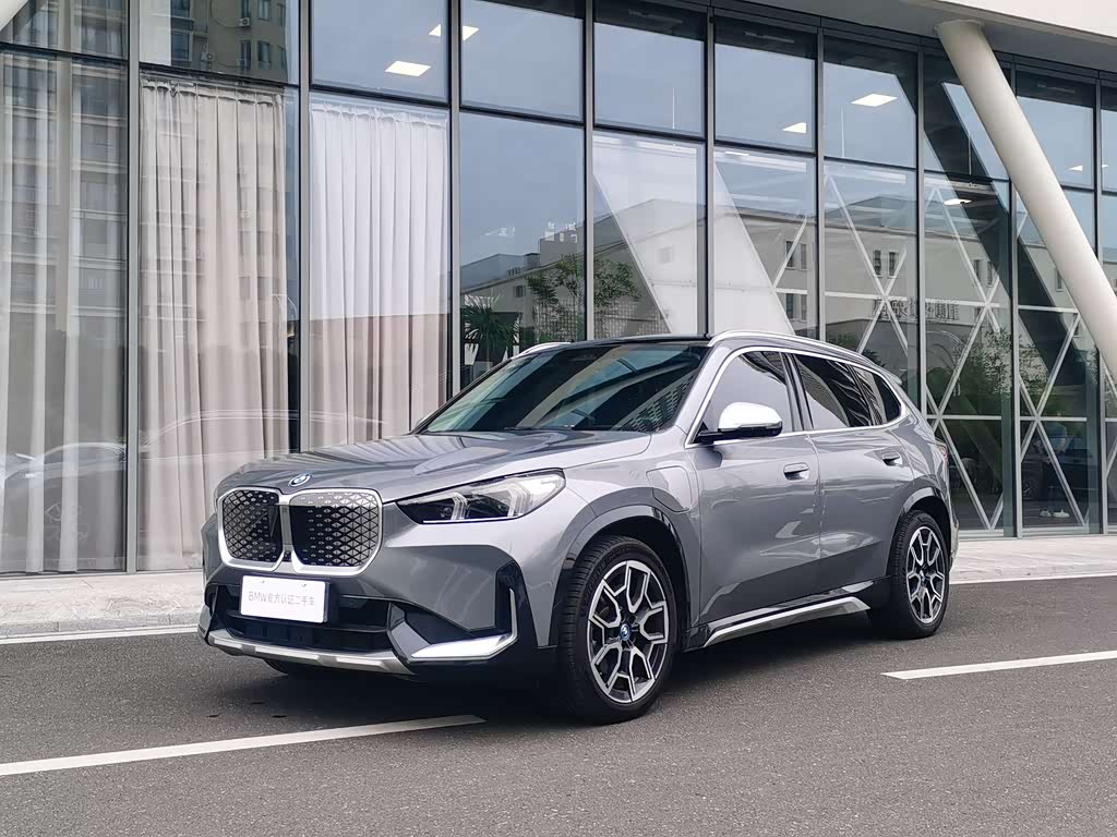 BMW iX1