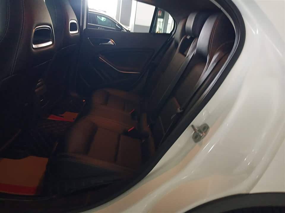 Mercedes-Benz GLA Mercedes-Benz GLA