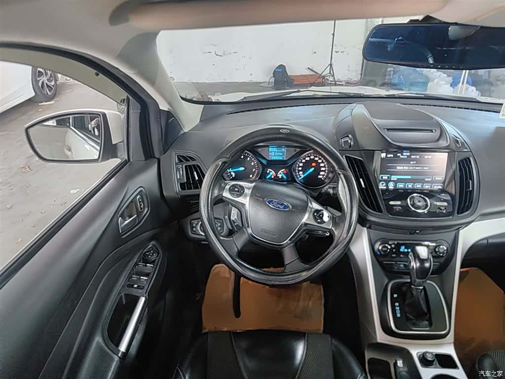 Ford Kuga, 2015 10