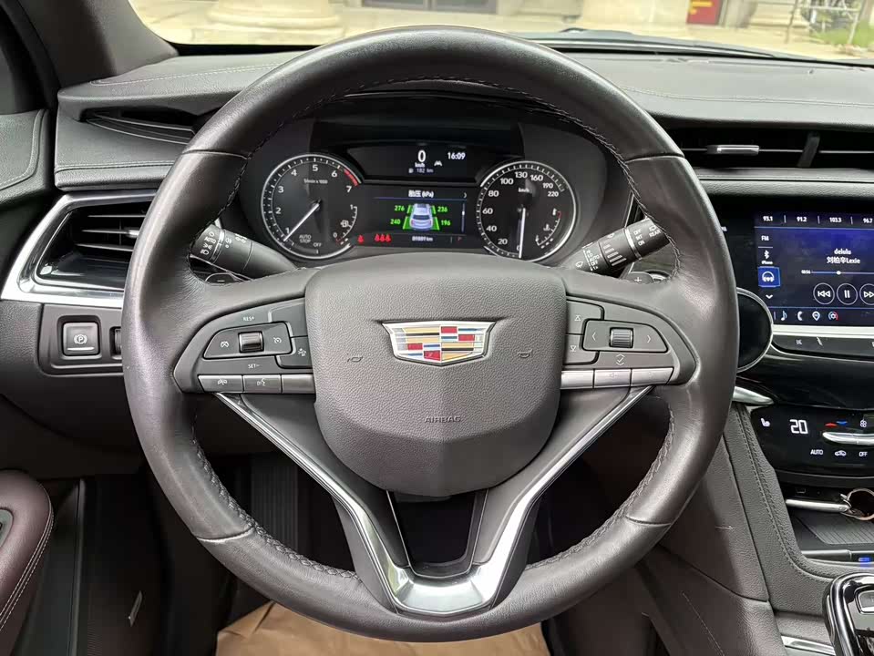 Cadillac XT6