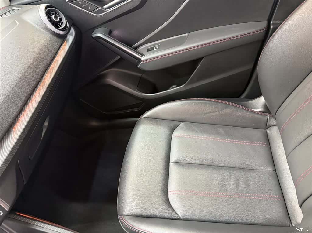 Audi Q2L, 2022 13