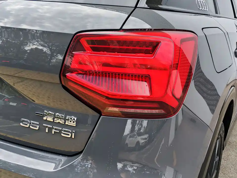 Audi Q2L