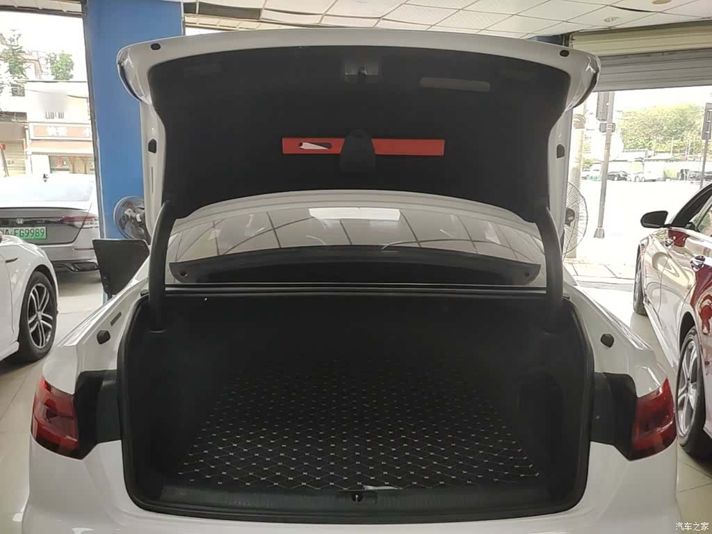 Audi A4L, 2018 19