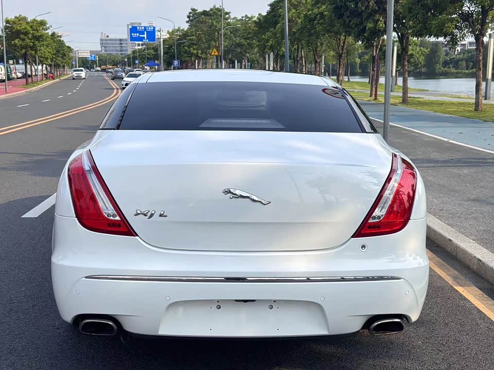 Jaguar XJ Jaguar XJ