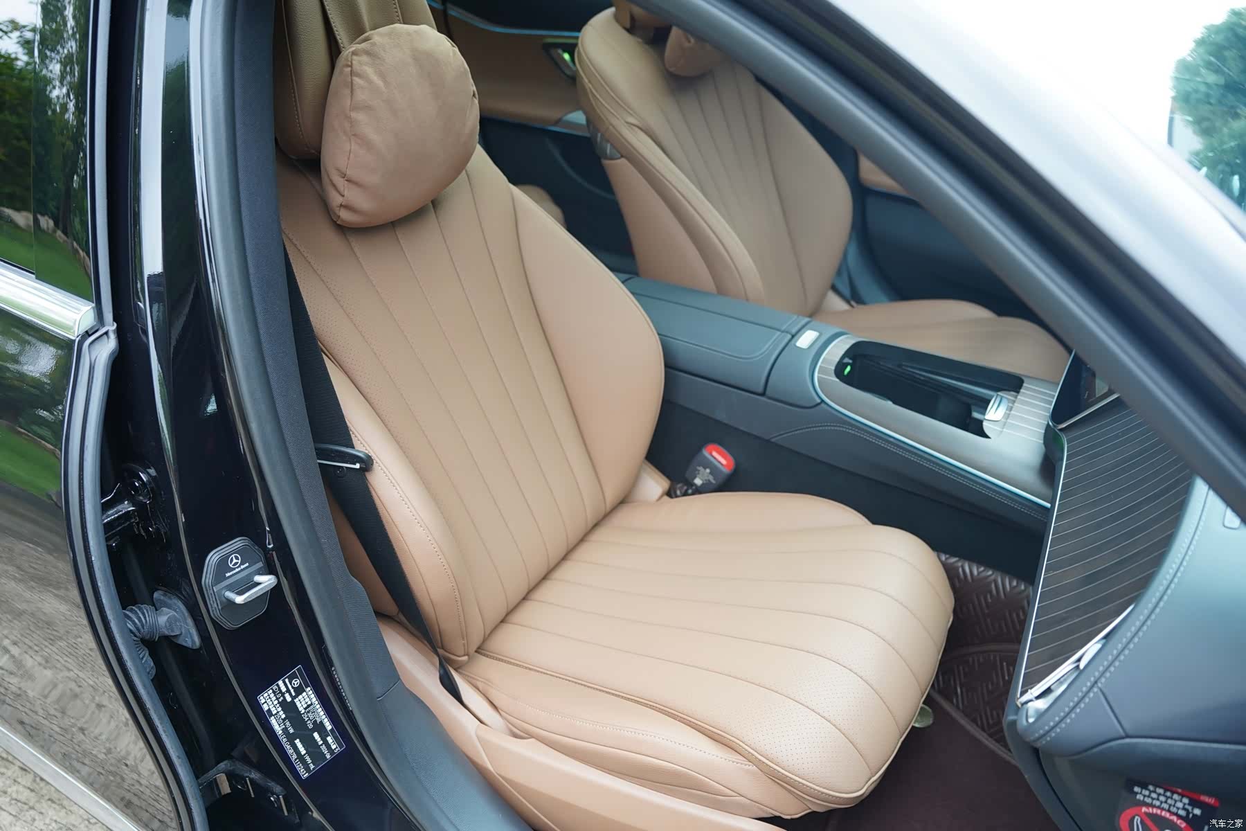 Mercedes-Benz E-Class, 2024 10