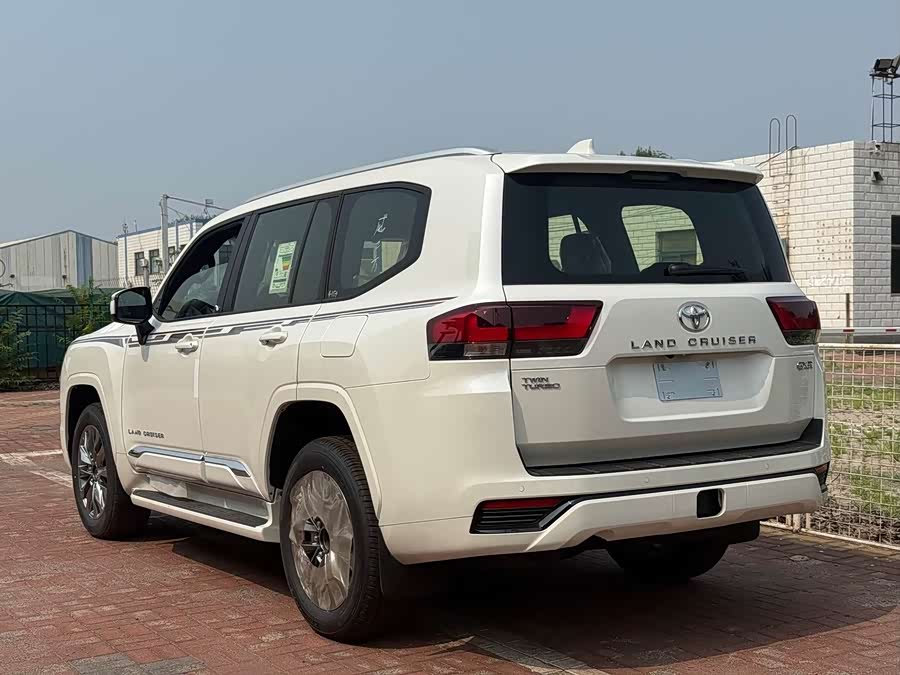 Toyota Land Cruiser 2026, фото 3