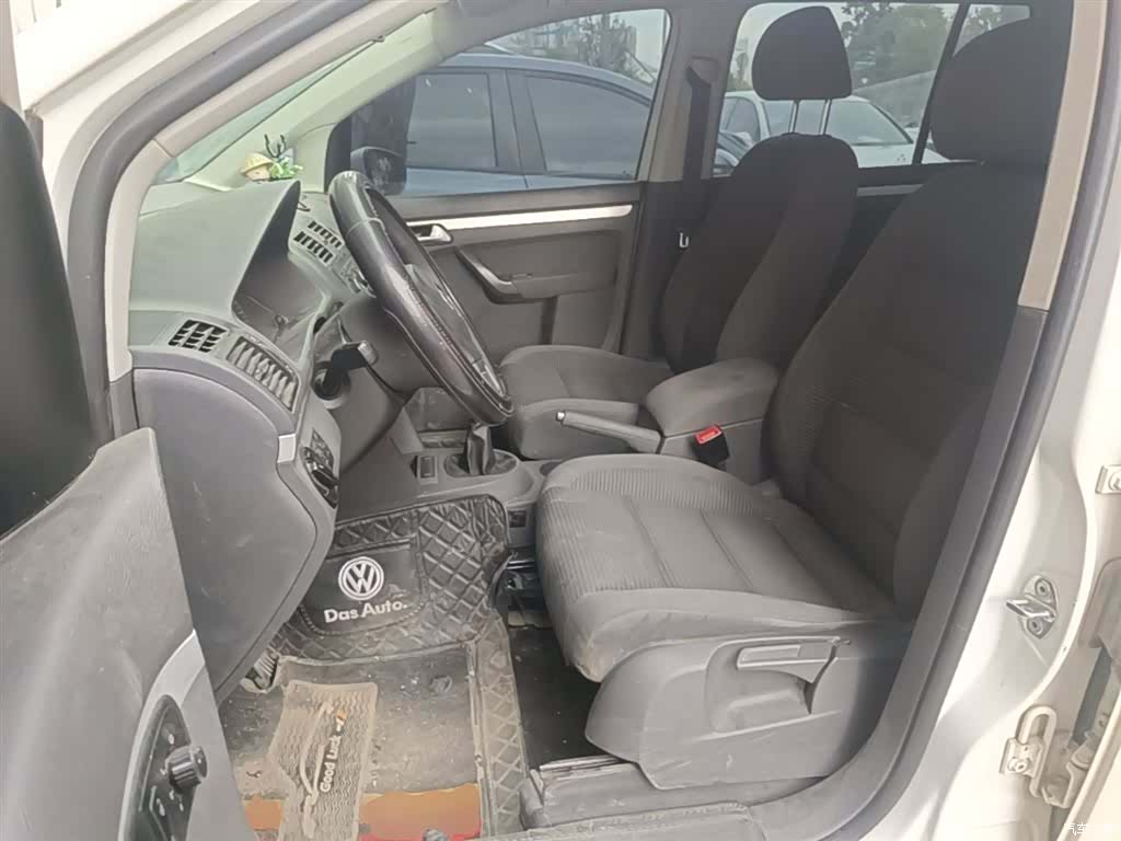 Volkswagen 5, 2014 15