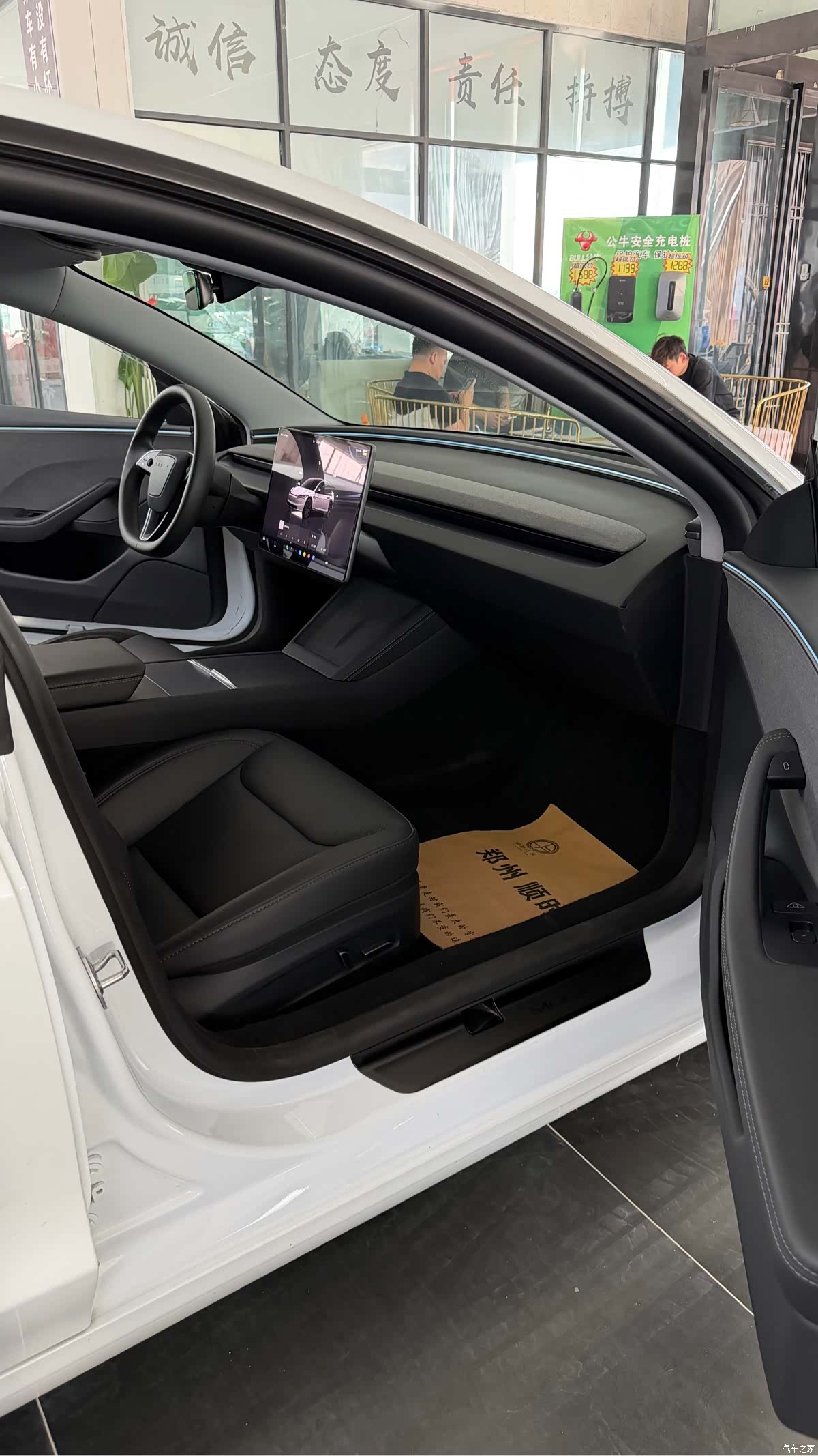 Tesla Model 3, 2025 6