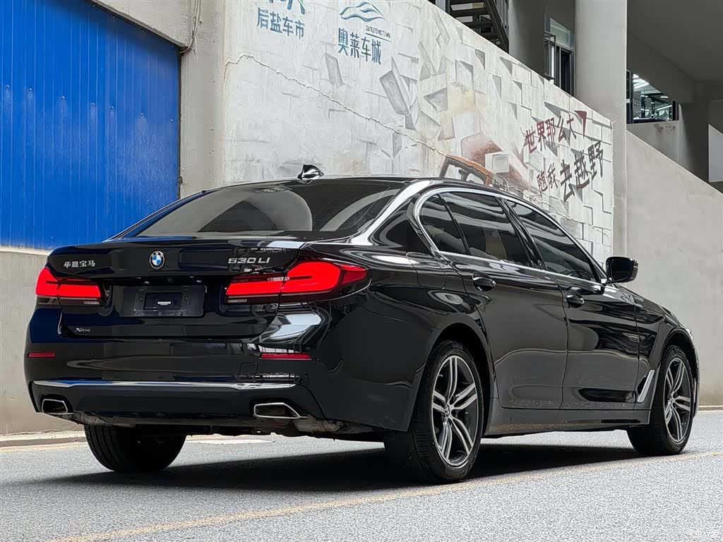BMW 5 Series, 2022 все фото