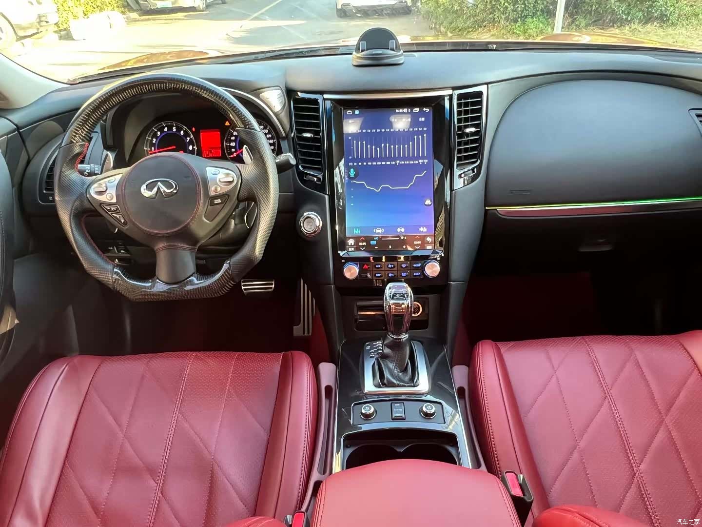 Infiniti FX35, 2012 6