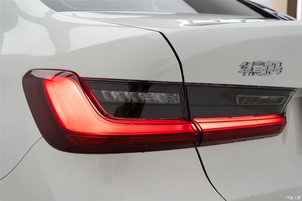 BMW 3 Series, 2025 12