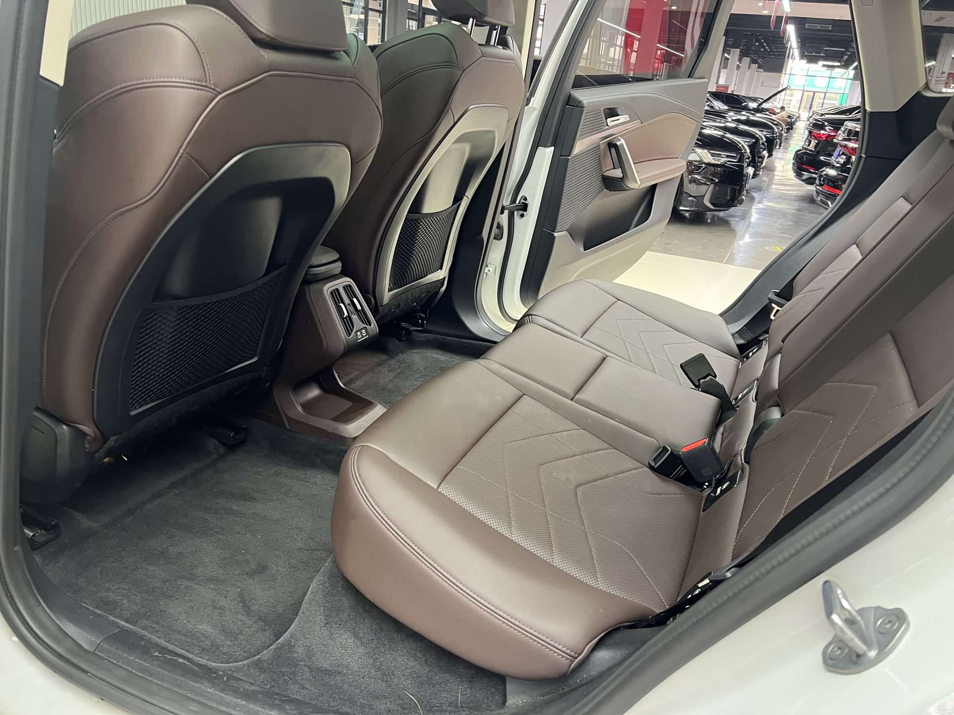 BMW iX1, 2024 11