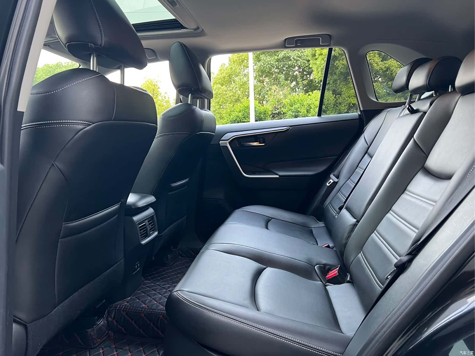 Toyota RAV4, 2020 10