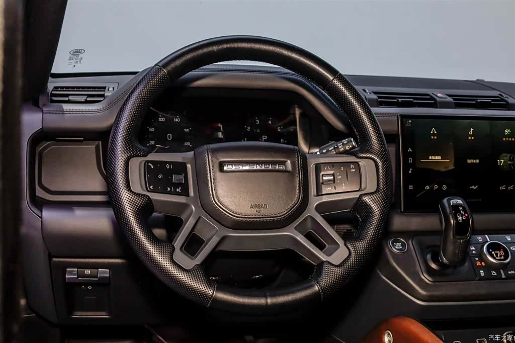 Land Rover Defender, 2023 24