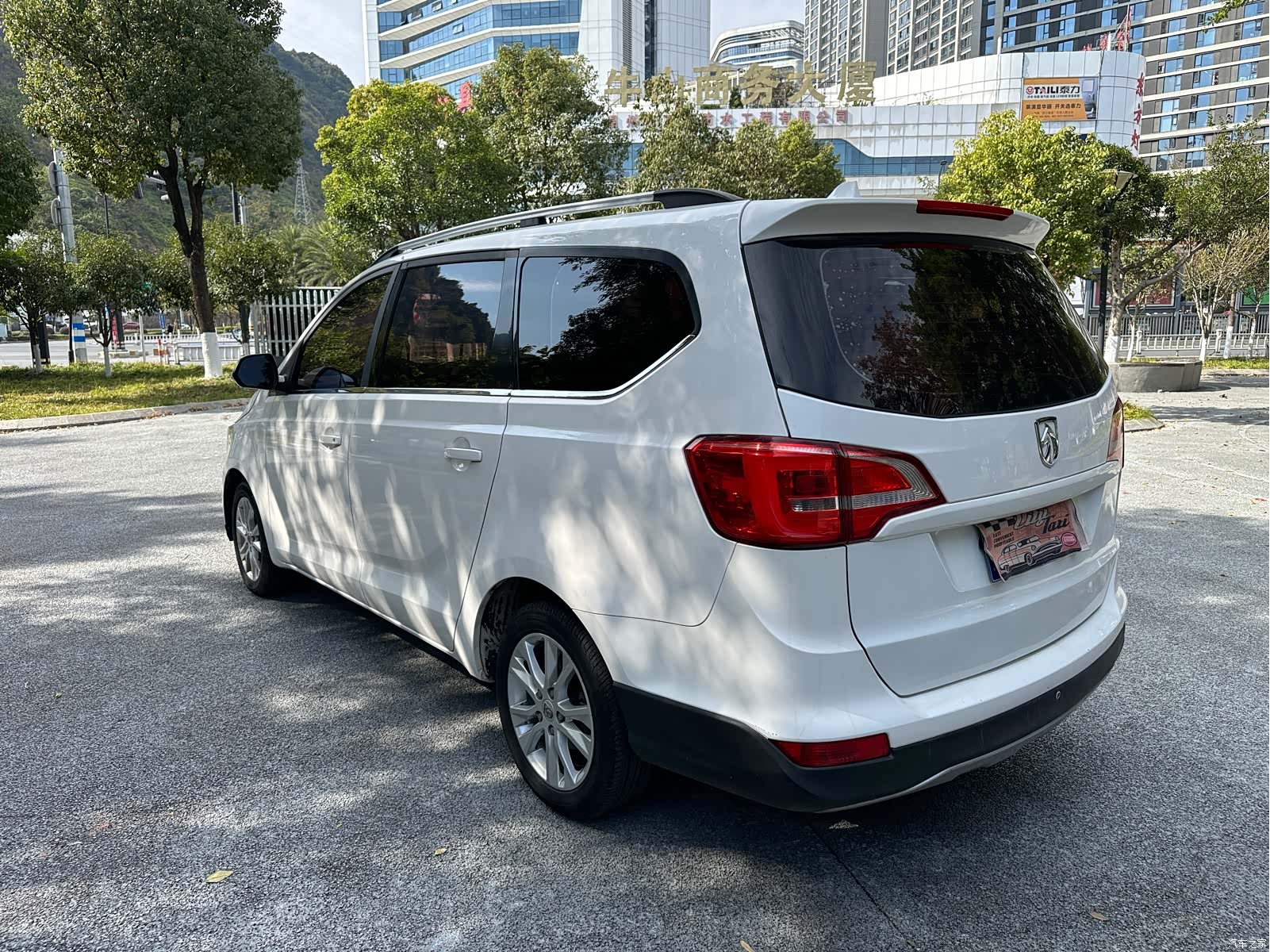 Wuling 730, 2018 4