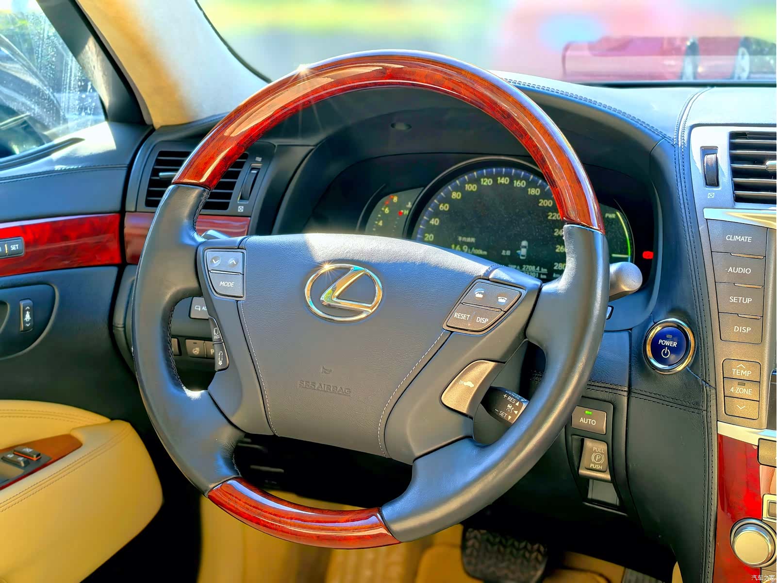 Lexus LS, 2011 9