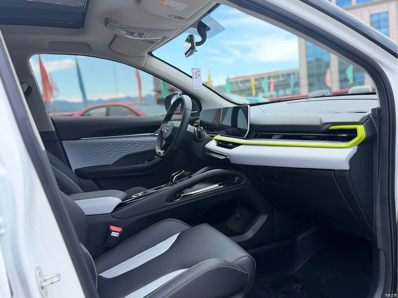 Geely Coolray, 2023 13