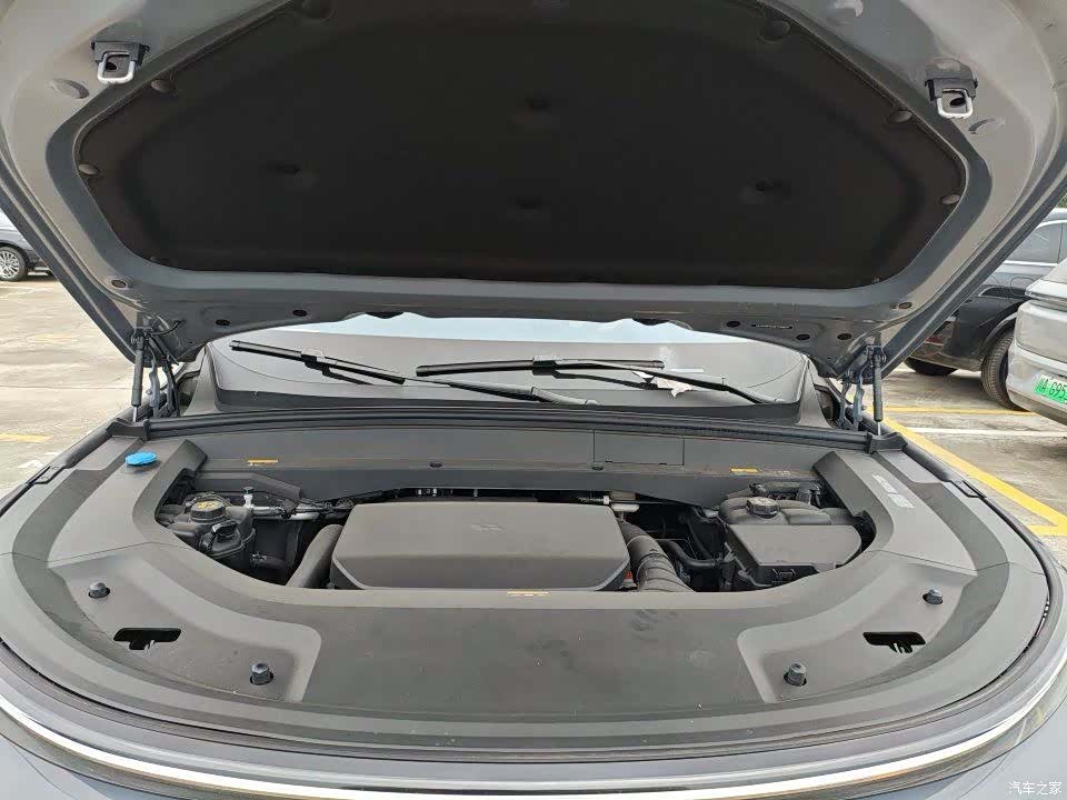 Li Auto L8, 2025 10