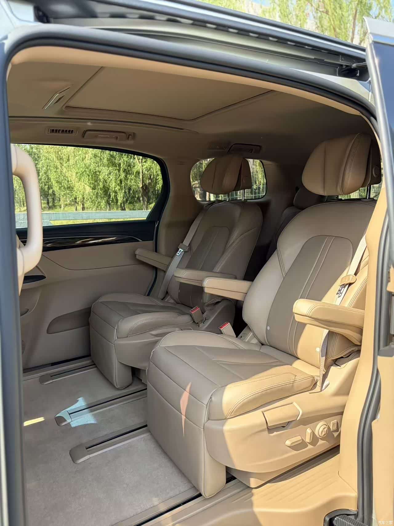 Buick GL8, 2017 все фото