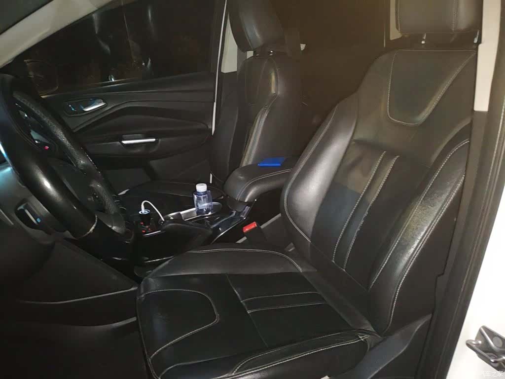 Ford Kuga, 2015 12