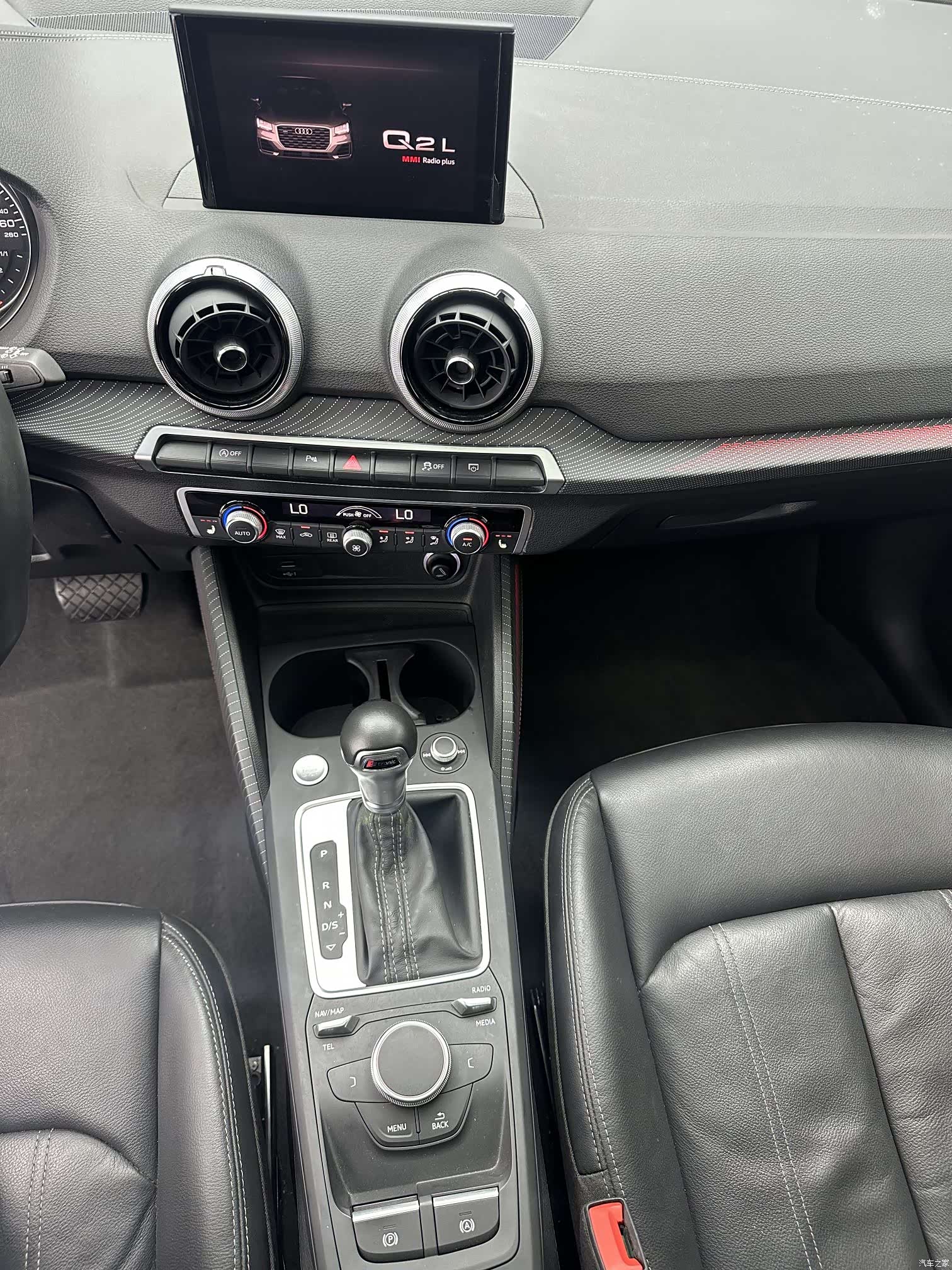 Audi Q2L, 2023 15