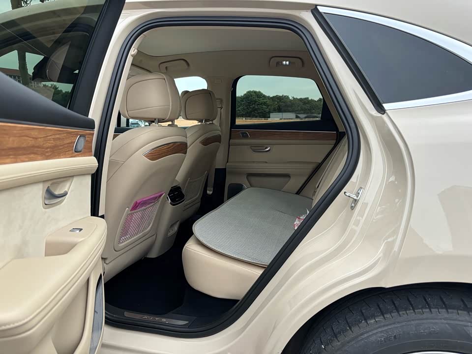 AITO Ask the world M5