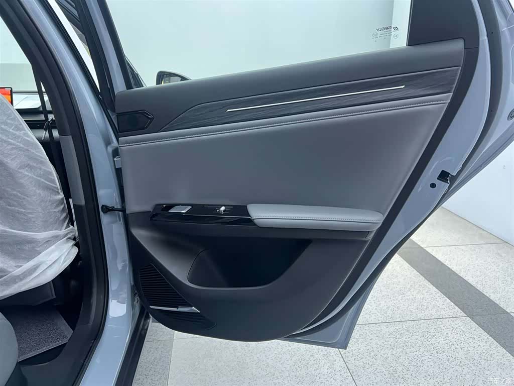 Geely Galaxy L6, 2025 29