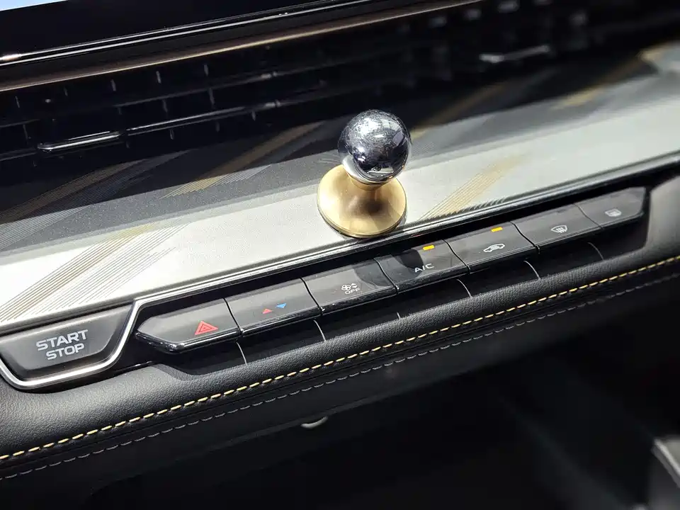 Geely Emgrand L HiP