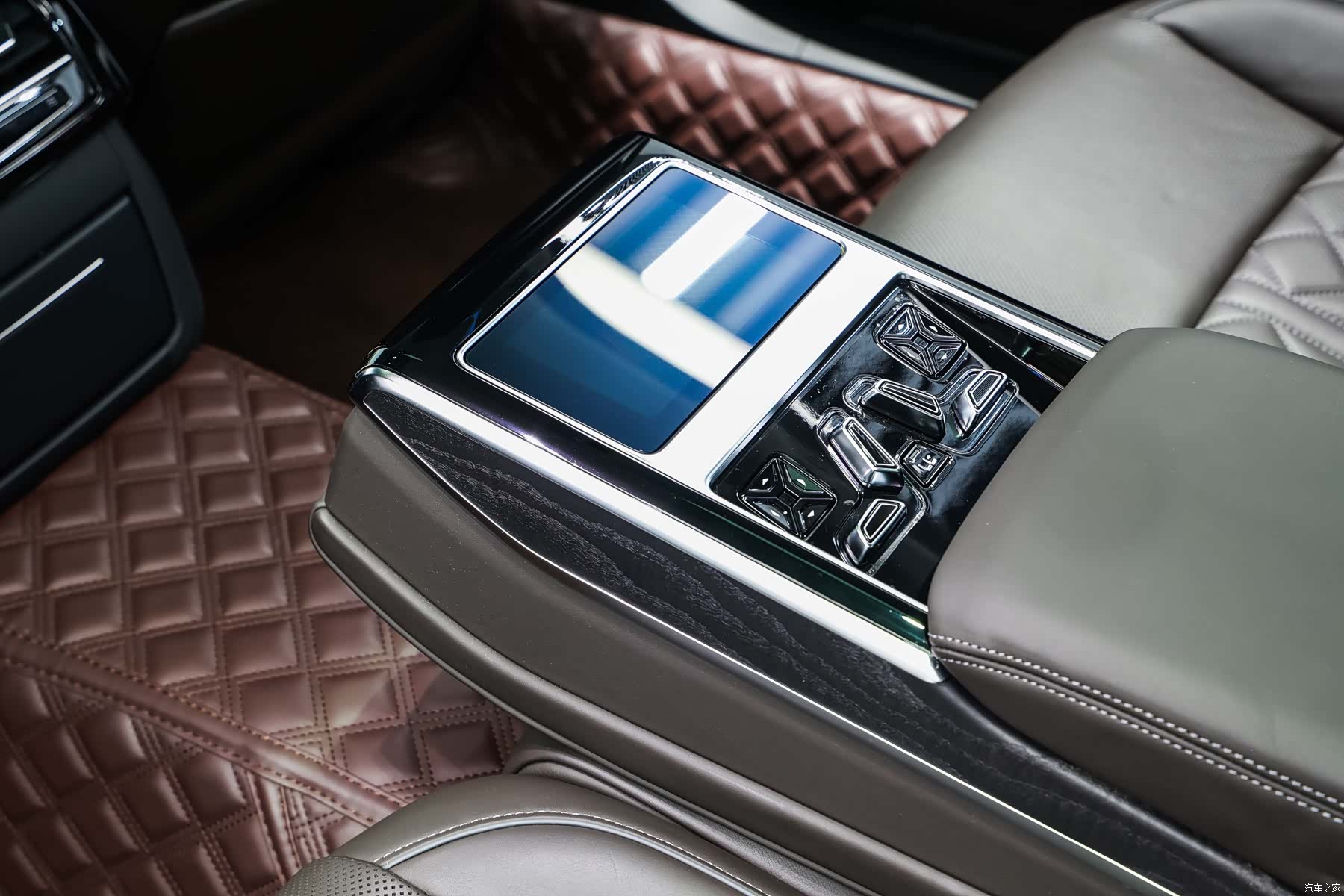 Audi A8L, 2024 18