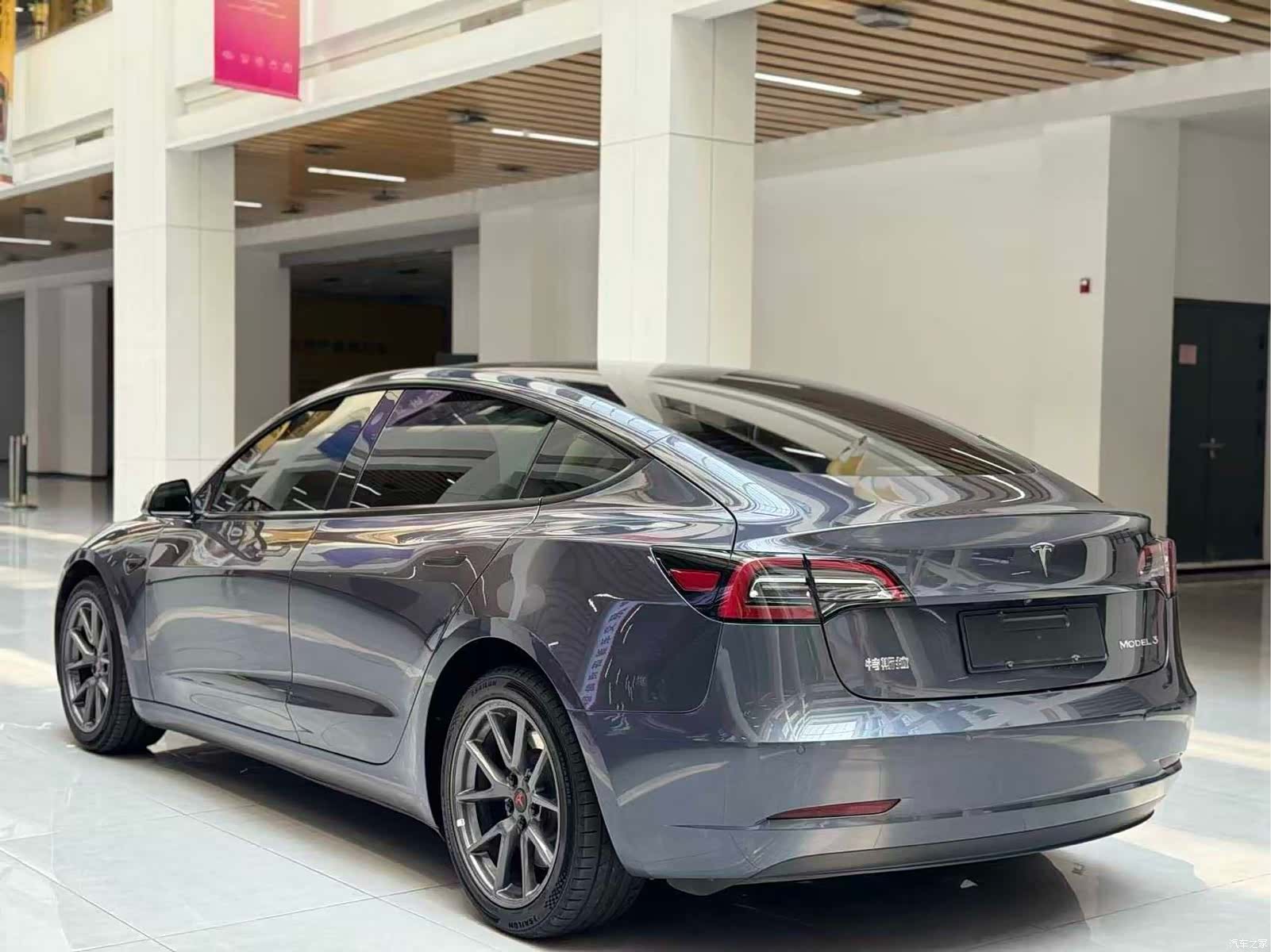 Tesla Model 3, 2021 7