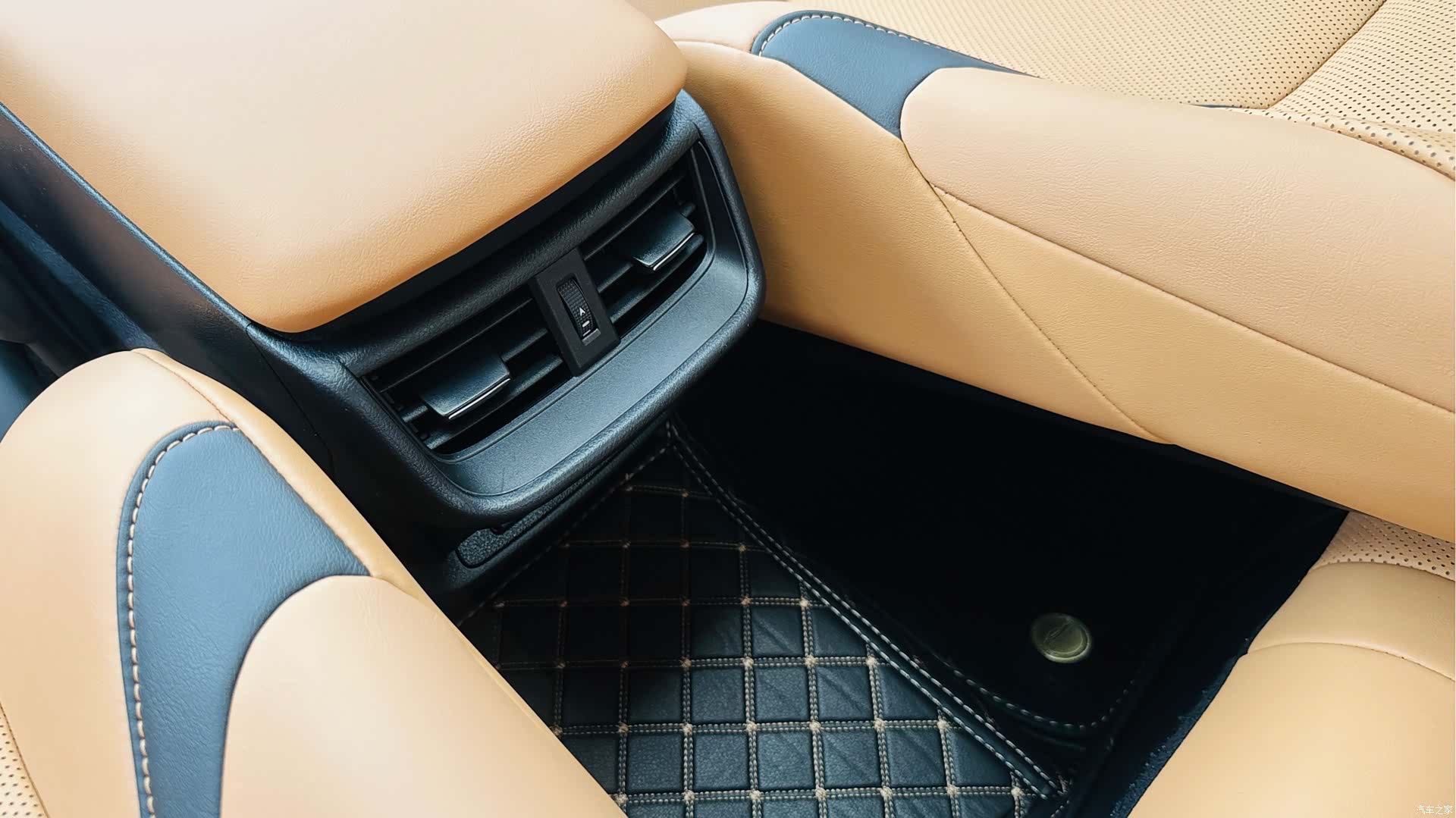 Lexus ES, 2023 22
