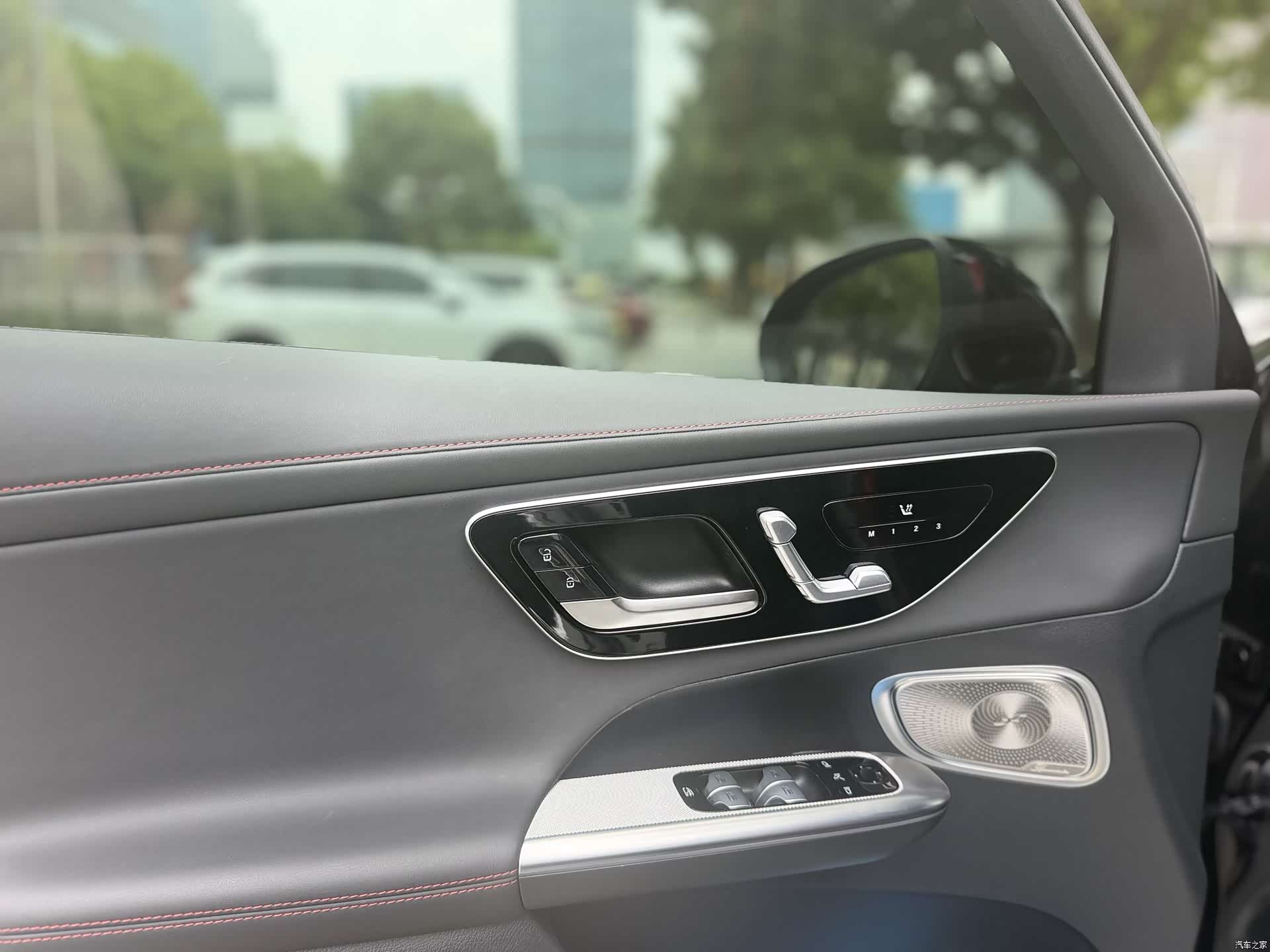 Mercedes-Benz GLC, 2025 12