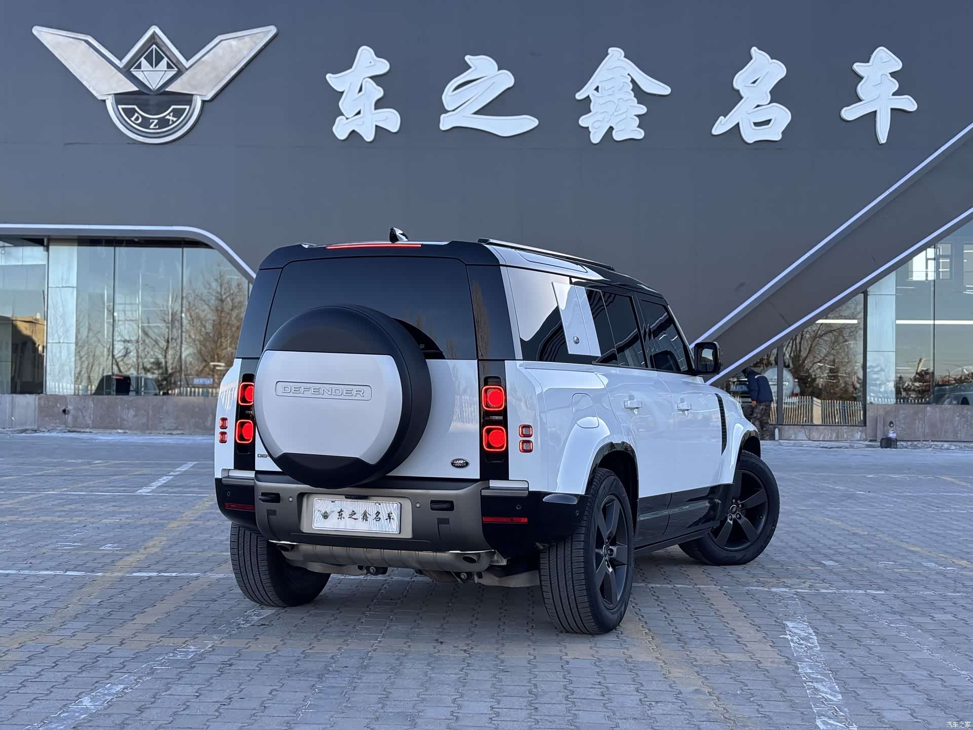 Land Rover Defender, 2023 2
