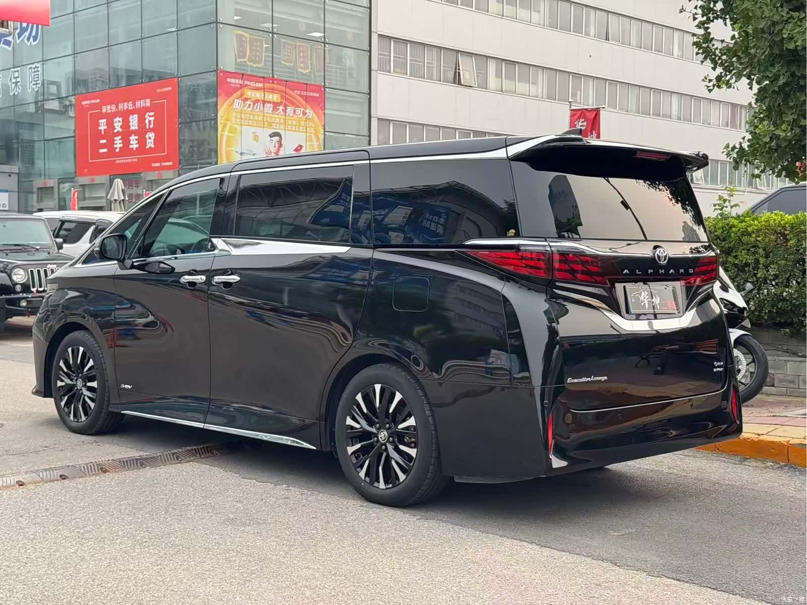 Toyota Alphard, 2024 10