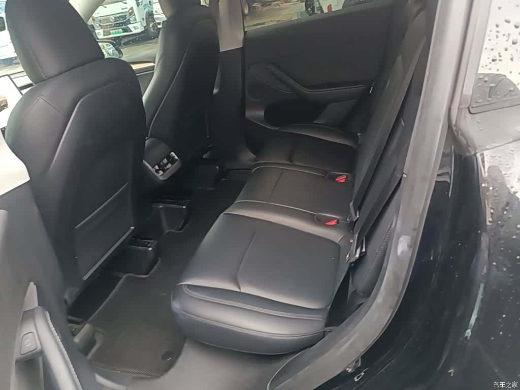Tesla Model Y, 2023 17