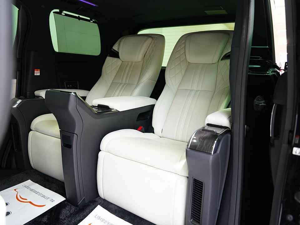Lexus LM Lexus LM