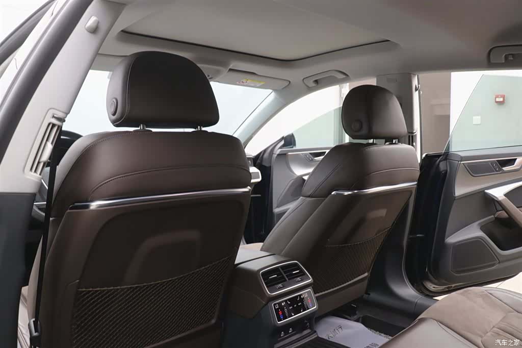 Audi A7L, 2023 21