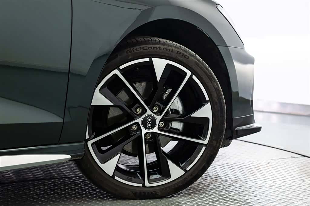 Audi Flying Spur, 2025 19